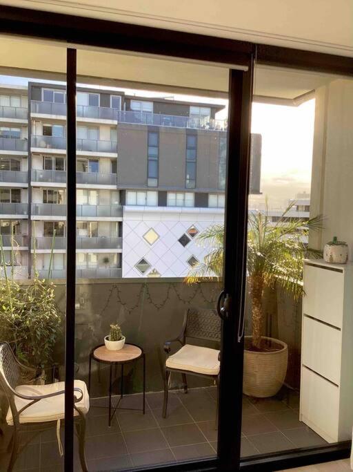 In The Heart Of Port Melbourne Apartment Exterior photo