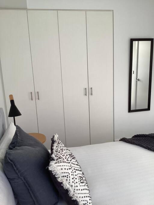 In The Heart Of Port Melbourne Apartment Exterior photo