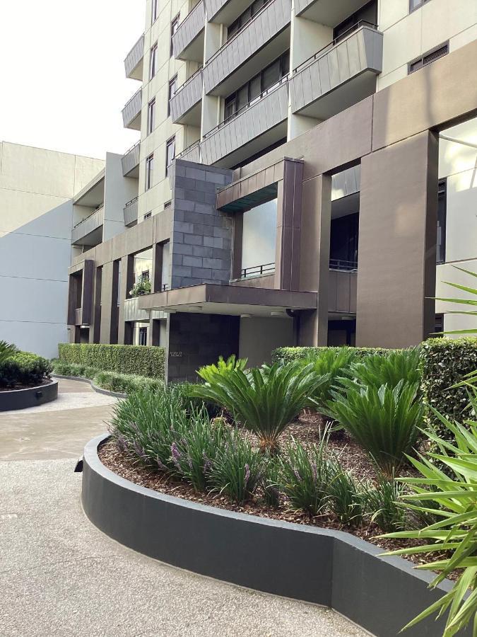 In The Heart Of Port Melbourne Apartment Exterior photo